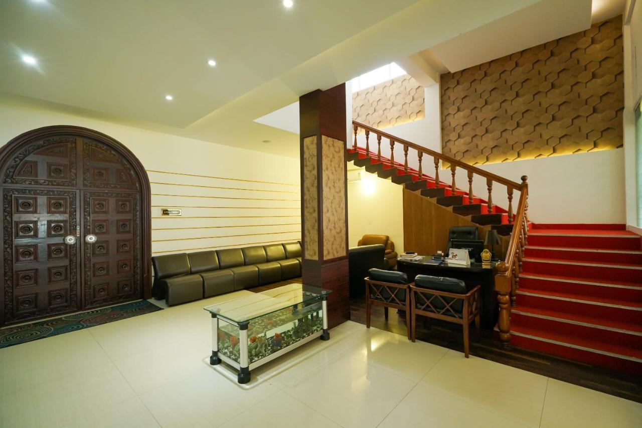 Oyo 1684 Hotel Malabar Inn Kozhikode Luaran gambar
